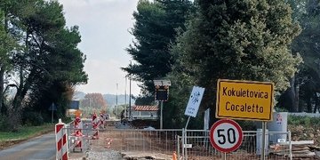 RADOVI NA IZGRADNJI FEKALNE KANALIZACIJE U NASELJU COCALETTO PRI KRAJU – U PONEDJELJAK POČINJE ASFALTIRANJE I NORMALIZACIJA PROMETA